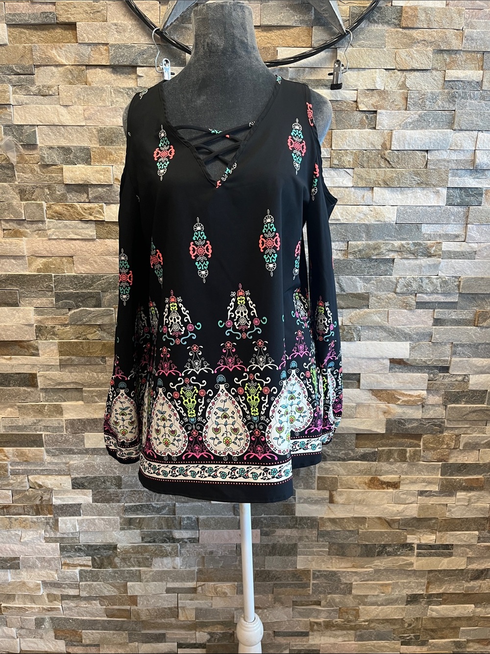 Signature Studio Black Cold-Shoulder V-Neck Blouse with Multicolor Paisley Print